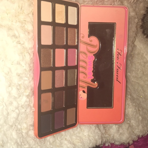 Too Faced Sweet Peach Palette - Picture 3 of 3
